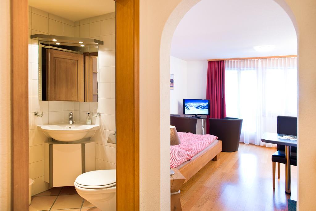 Mom - Alpine Boutique Apartments, Chalet Fagus, Terrace Studio 그린델발트 객실 사진